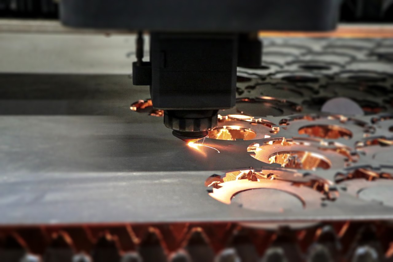 Ленточнопильный станок ссср по металлу 8а532. Плазменная резка листового металла. Станок для резки металла. Резка а к. Станок лазерной резки металла с чпу «лр-1250».